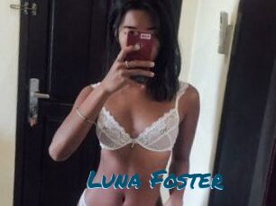 Luna_Foster