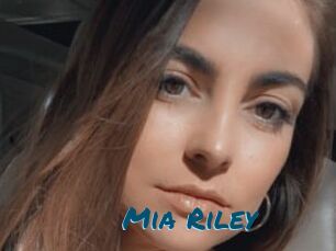 Mia_Riley